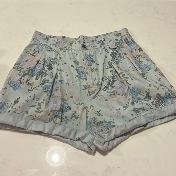 Urban Outfitters Shorts - Picture 1 of 2